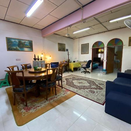 Aryaty Stay Pantai Batu Buruk Куала Теренгану Екстериор снимка