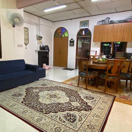 Aryaty Stay Pantai Batu Buruk Куала Теренгану Екстериор снимка