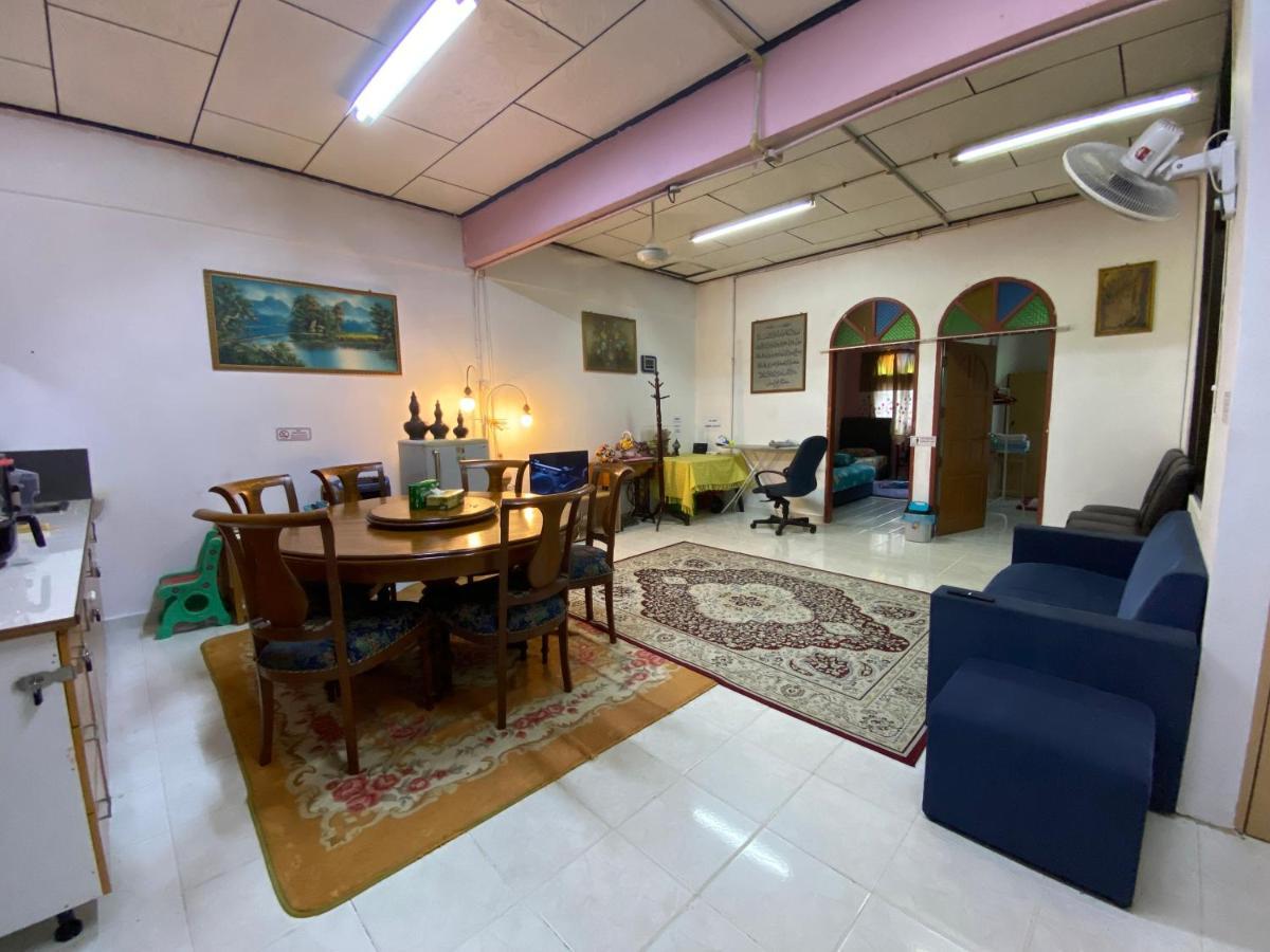 Aryaty Stay Pantai Batu Buruk Куала Теренгану Екстериор снимка